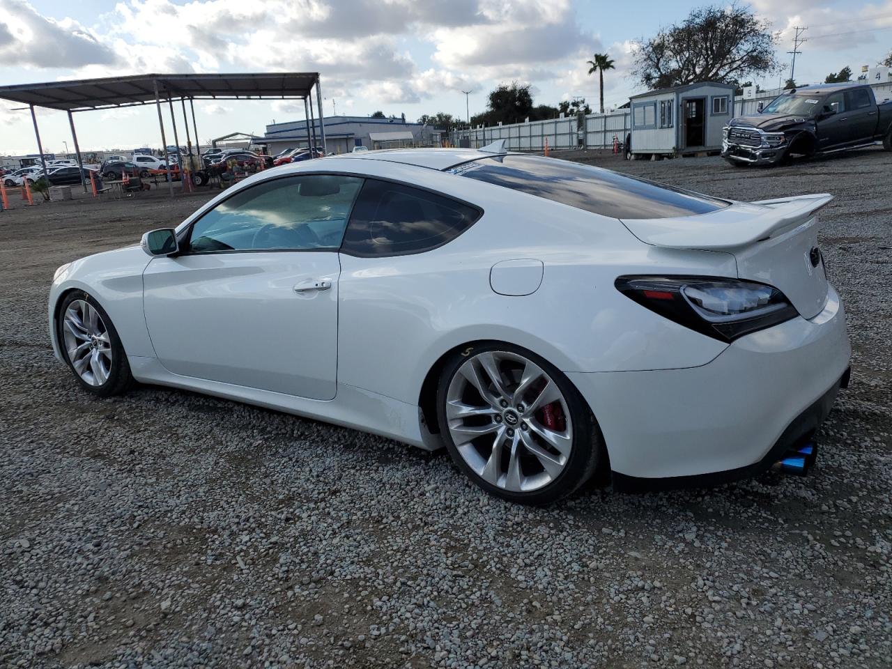 2013 Hyundai Genesis - Image 2