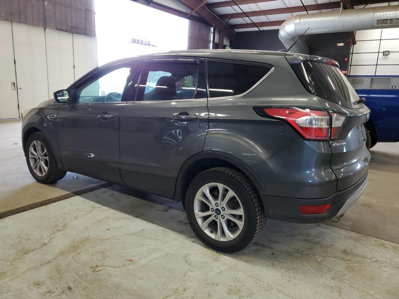 VIN 1FMCU0GD5HUC28621 2017 FORD ESCAPE no.2