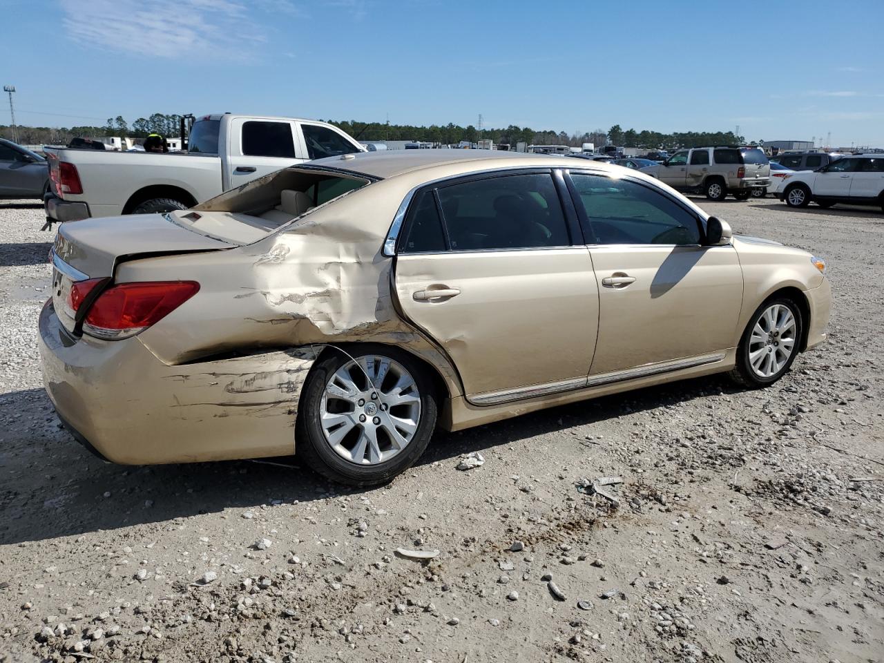 2012 Toyota Avalon - Image 3