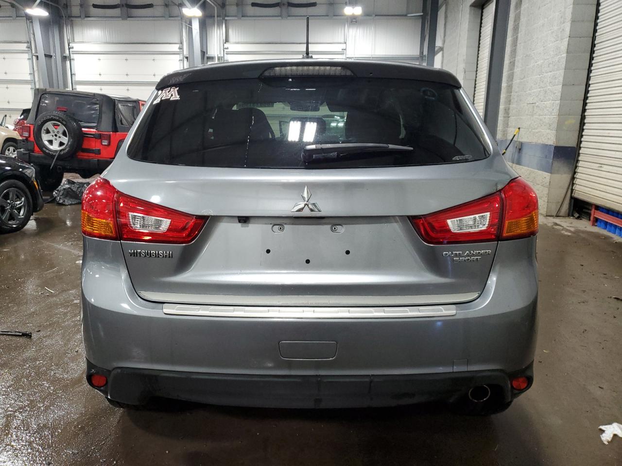 2015 Mitsubishi Outlander - Image 6
