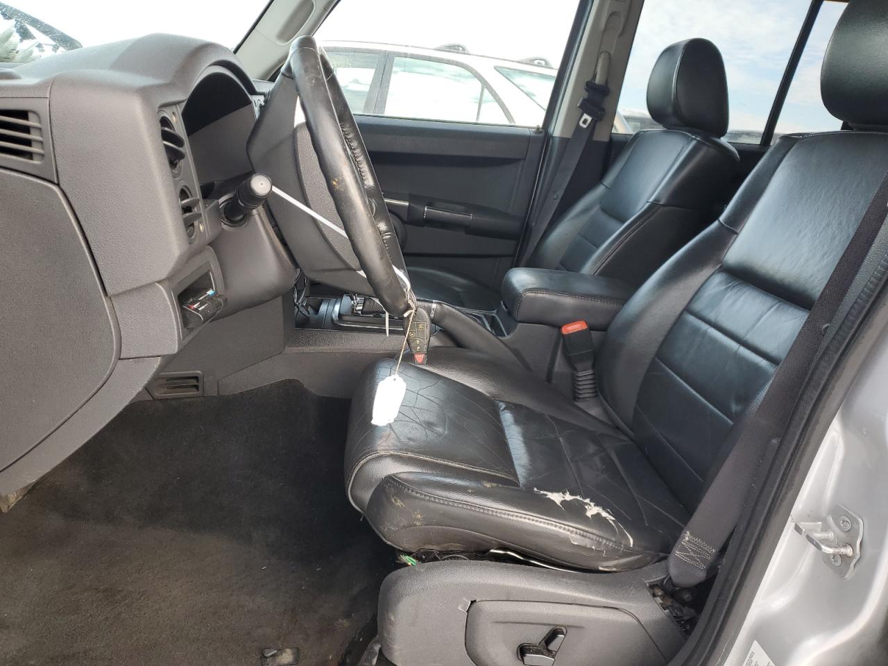 2010 Jeep Commander - Image 7