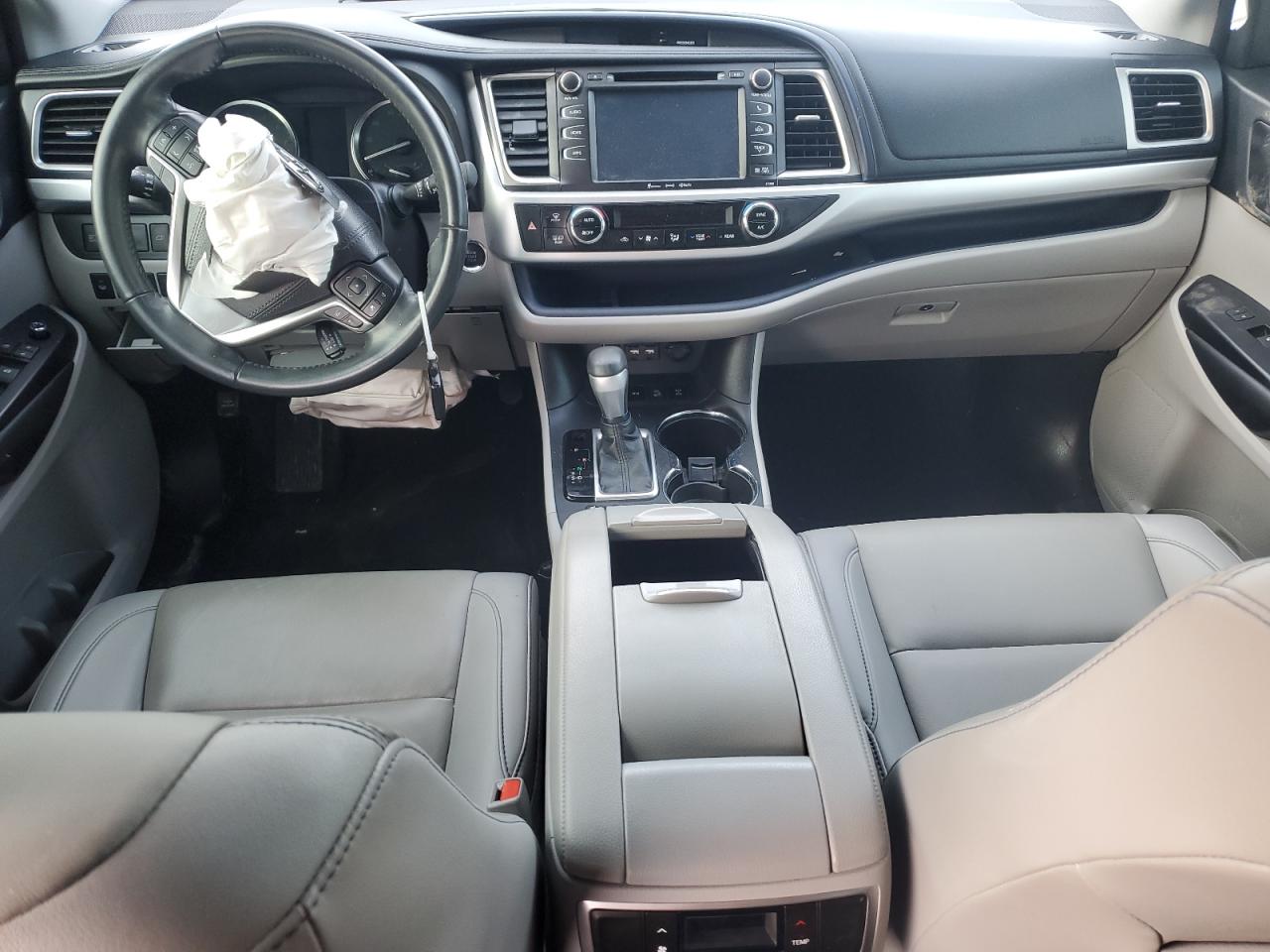 5TDJZRFH9KS988861 TOYOTA HIGHLANDER 2019