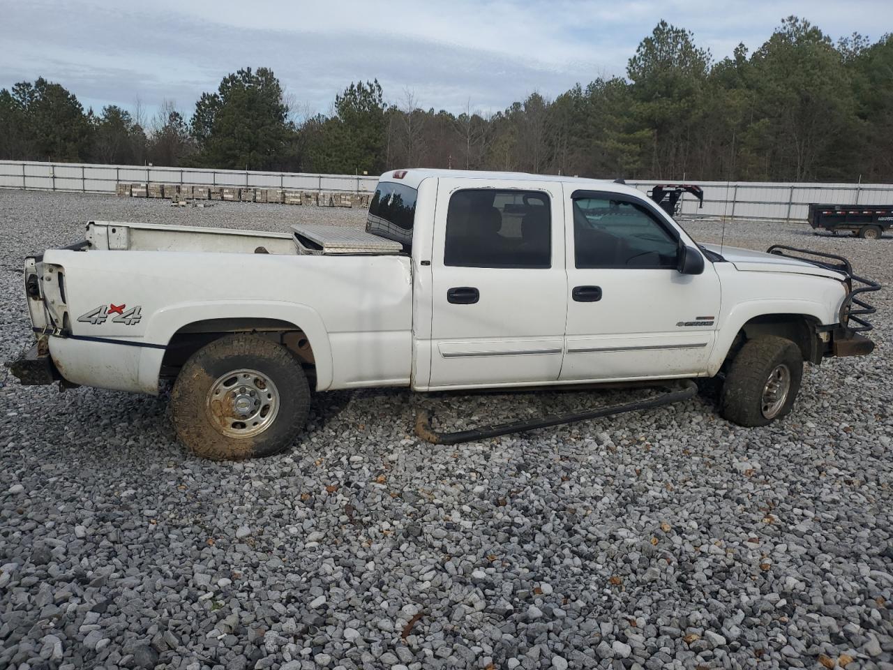 2004 Chevrolet Silverado - Image 3