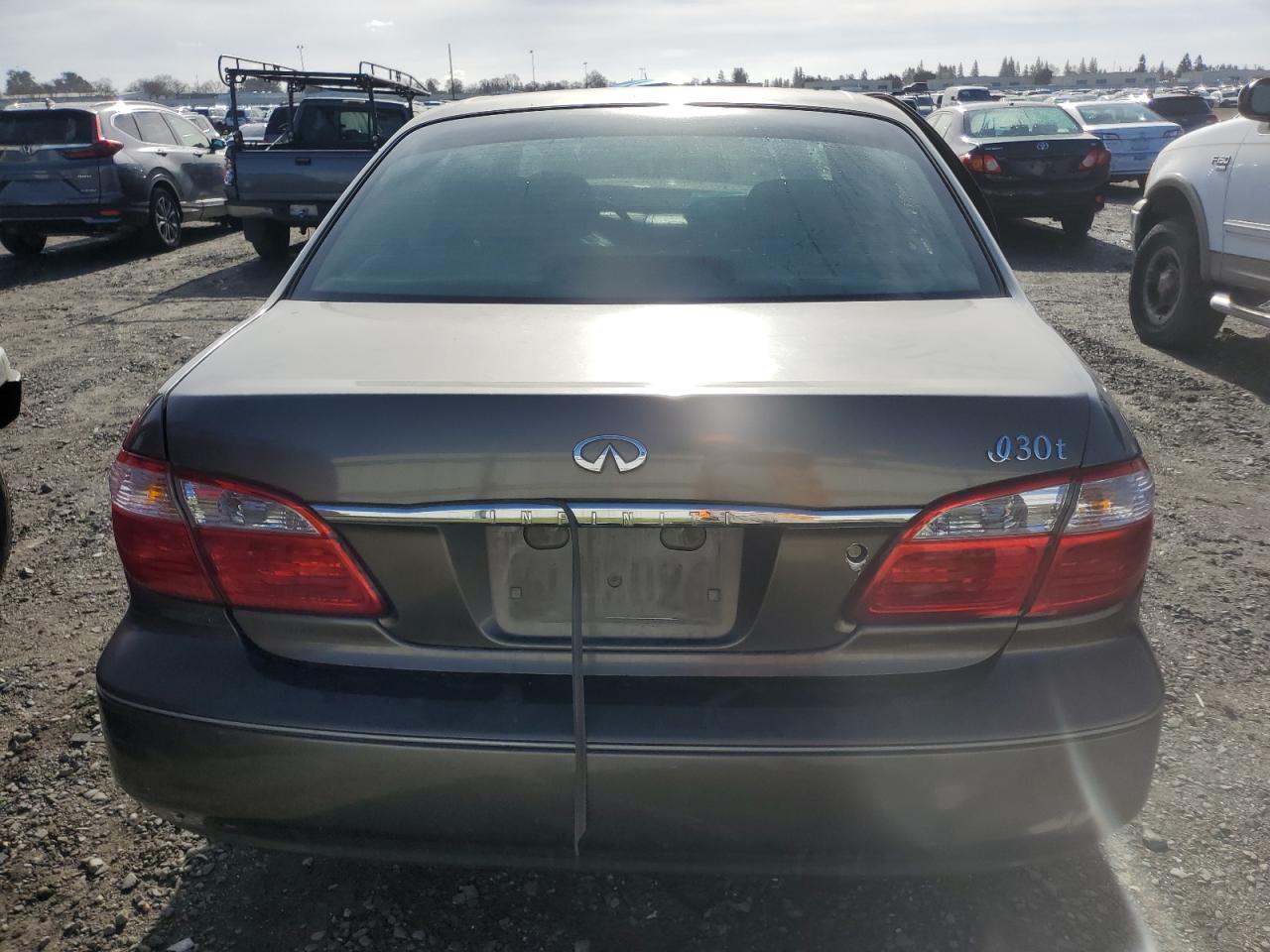 2000 Infiniti I - Image 6