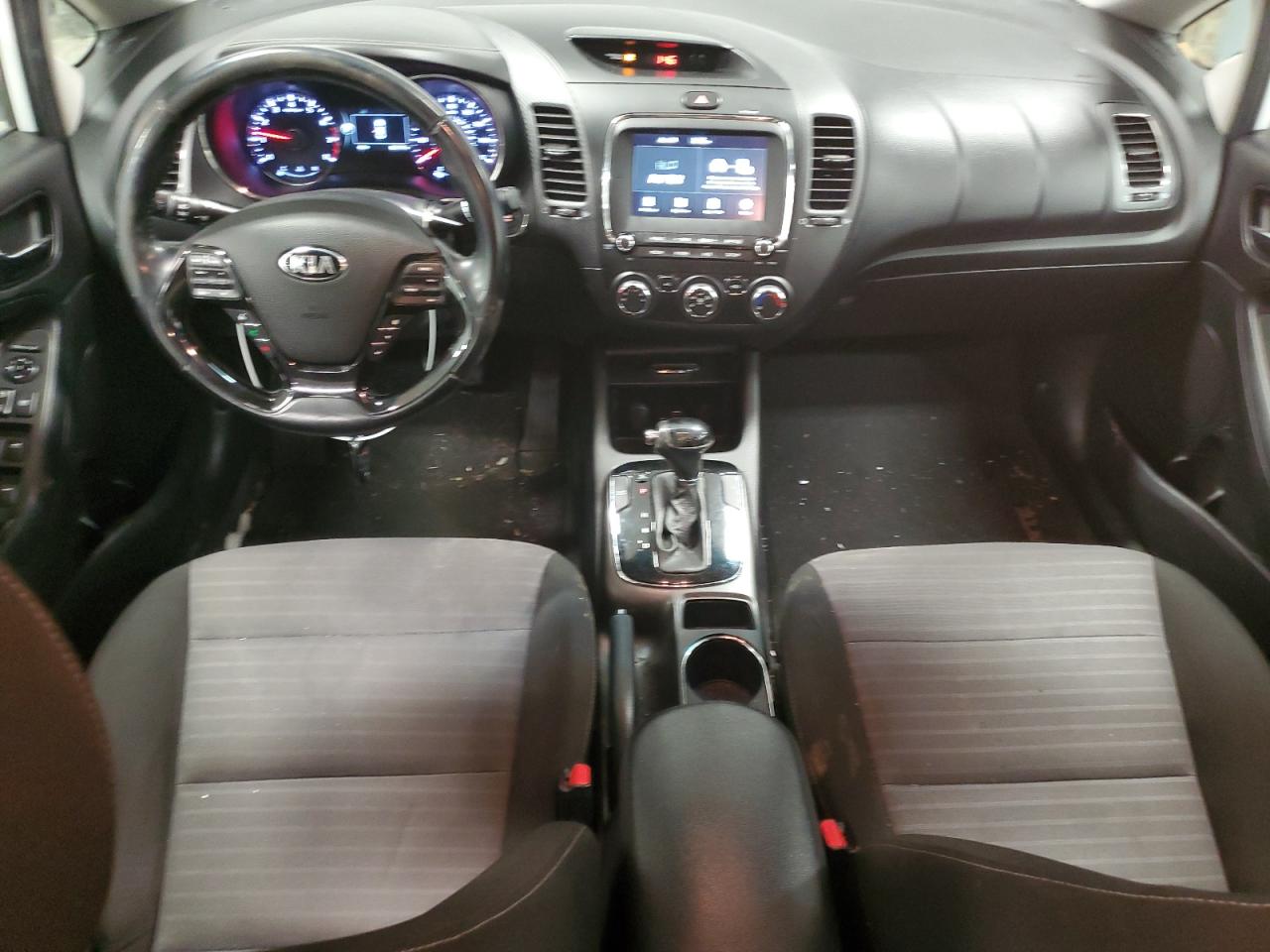 2017 Kia Forte - Image 8