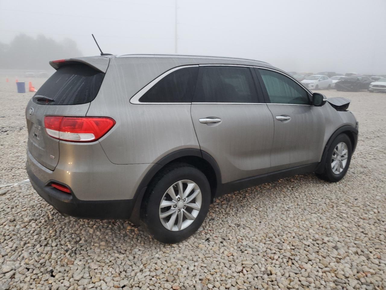 2017 Kia Sorento - Image 3