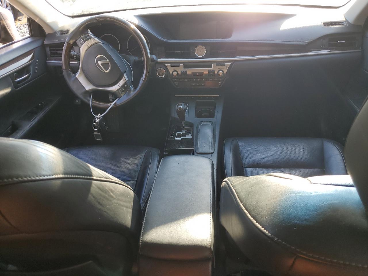 2014 Lexus ES - Image 8