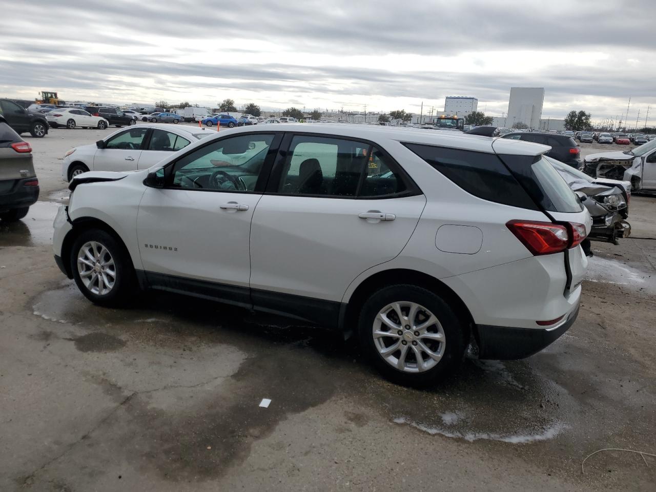 2018 Chevrolet Equinox - Image 2