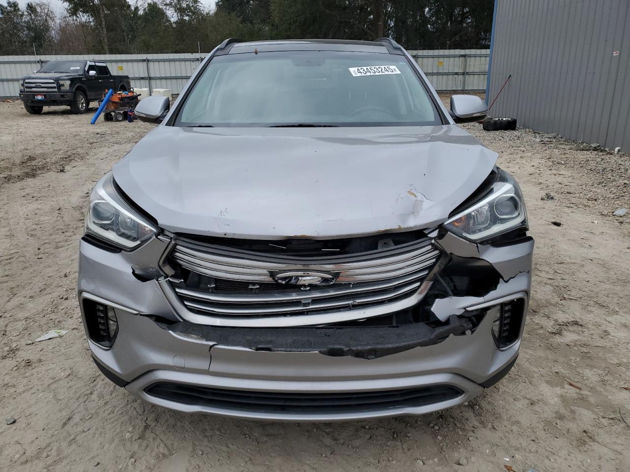 2017 Hyundai Santa Fe - Image 5