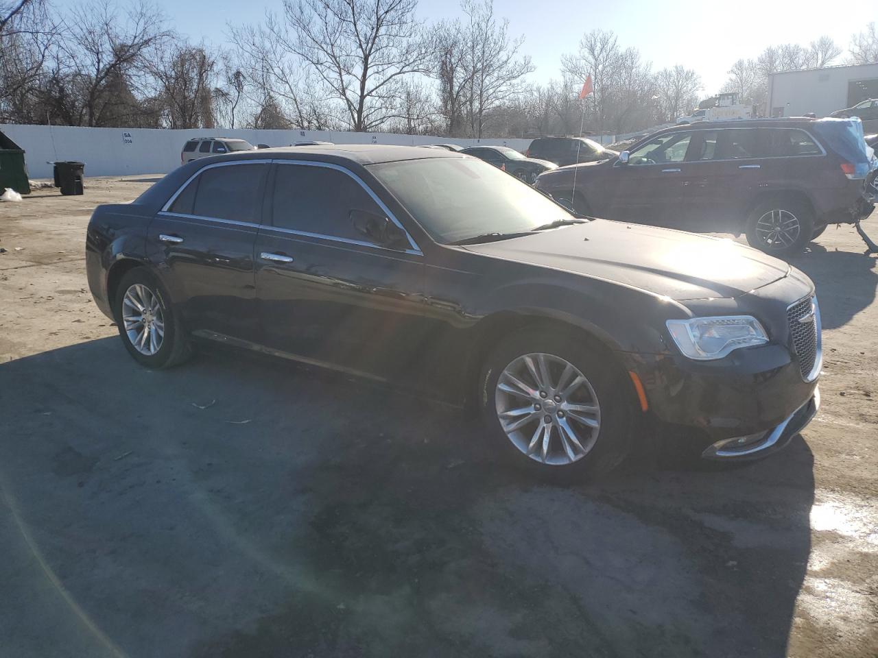 2017 Chrysler 300 - Image 4