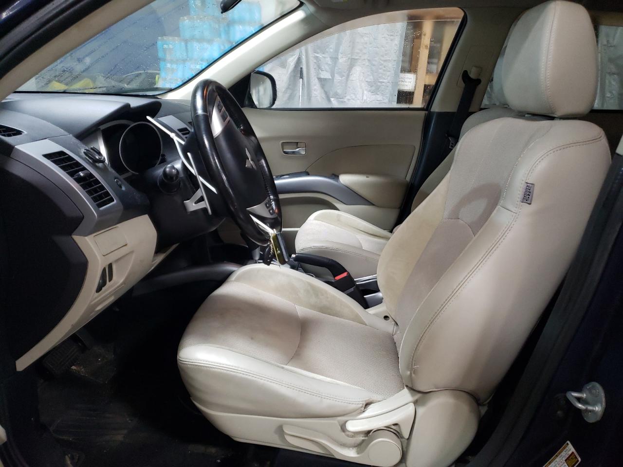 2013 Mitsubishi Outlander - Image 7