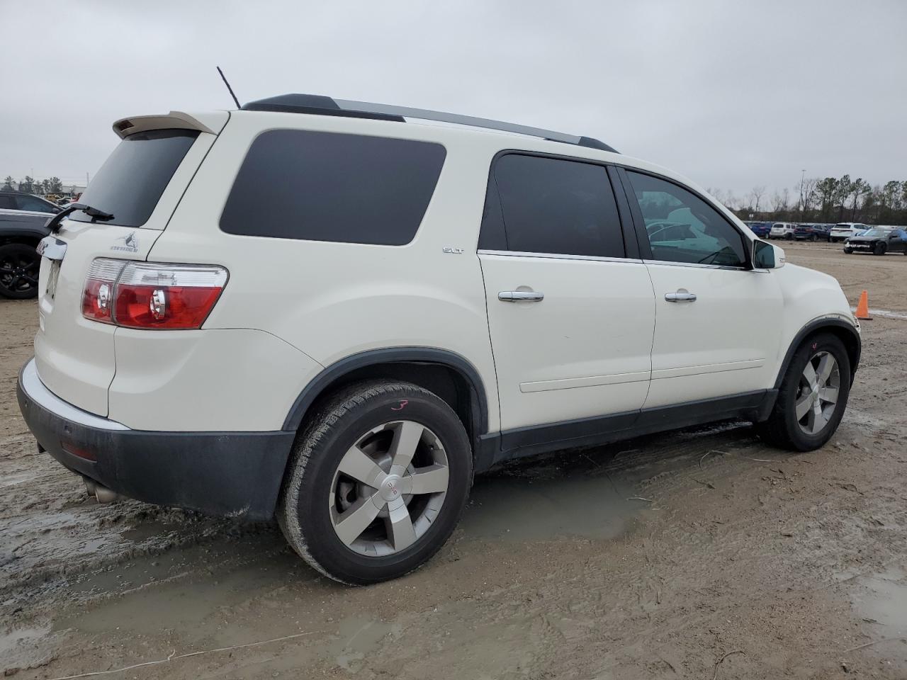 2011 GMC Acadia - Image 3