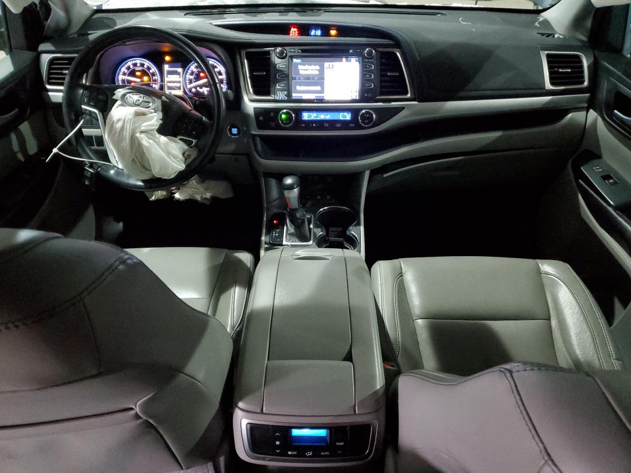 2017 Toyota Highlander - Image 8