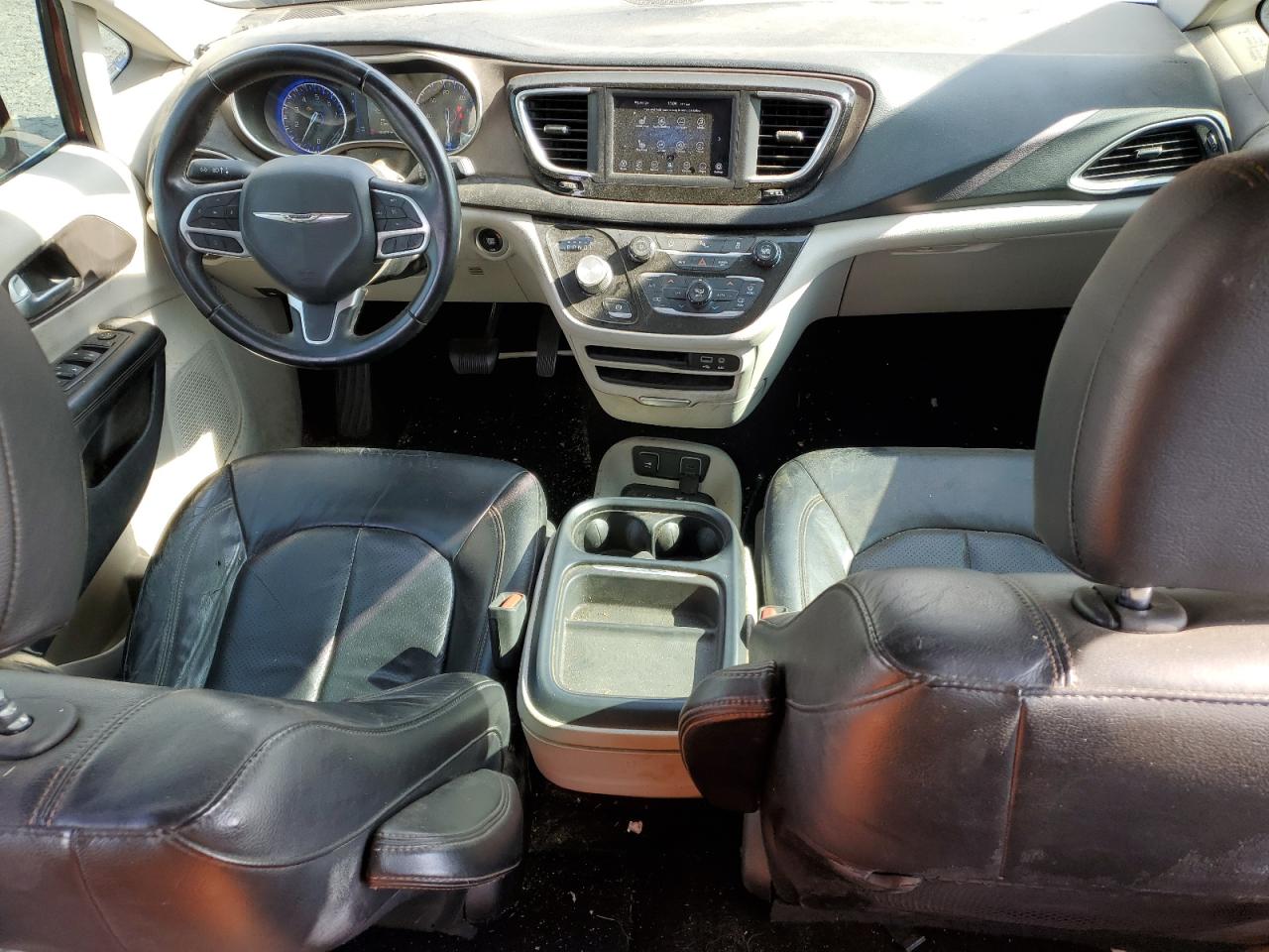 2018 Chrysler Pacifica - Image 8