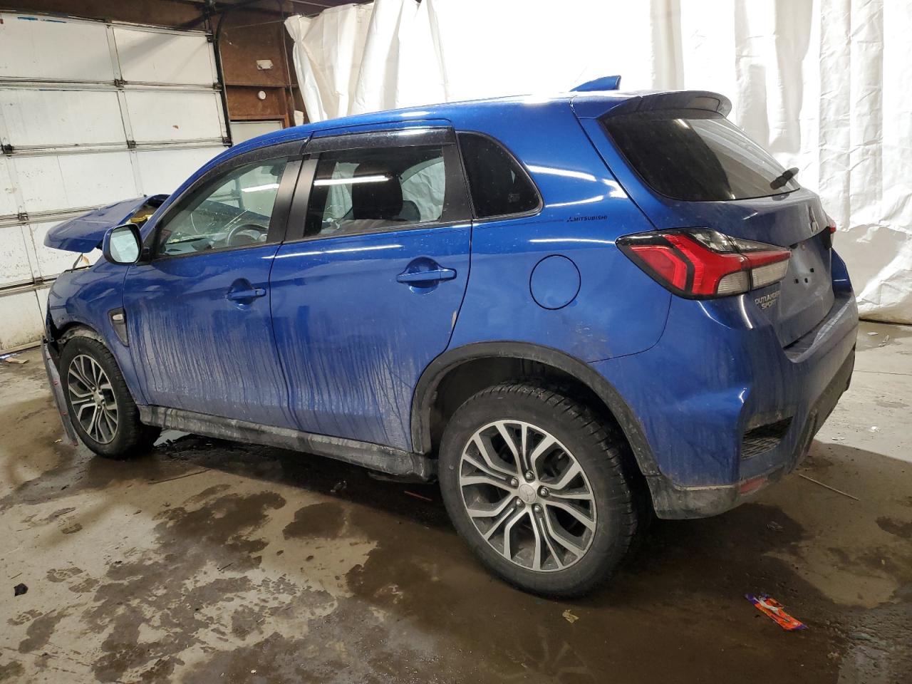 2021 Mitsubishi Outlander - Image 2