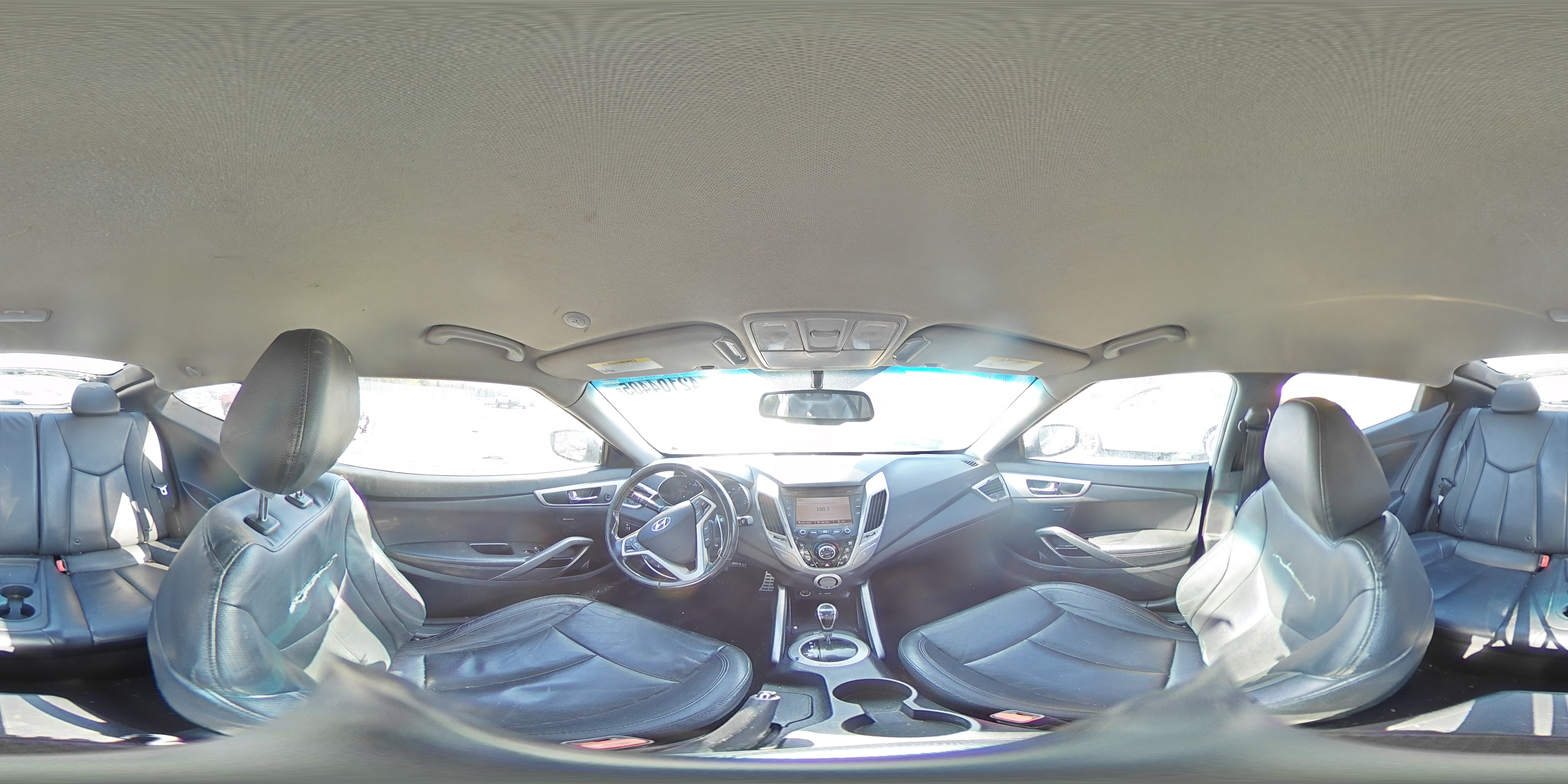 2015 Hyundai Veloster - Image 13