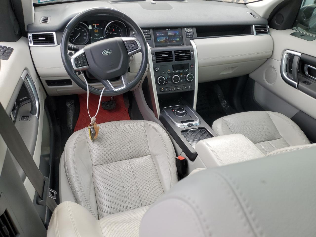 2017 Land Rover Discovery - Image 8