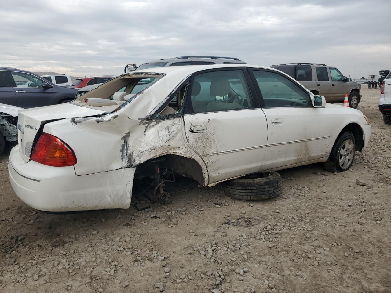 2002 Toyota Avalon - Image 3