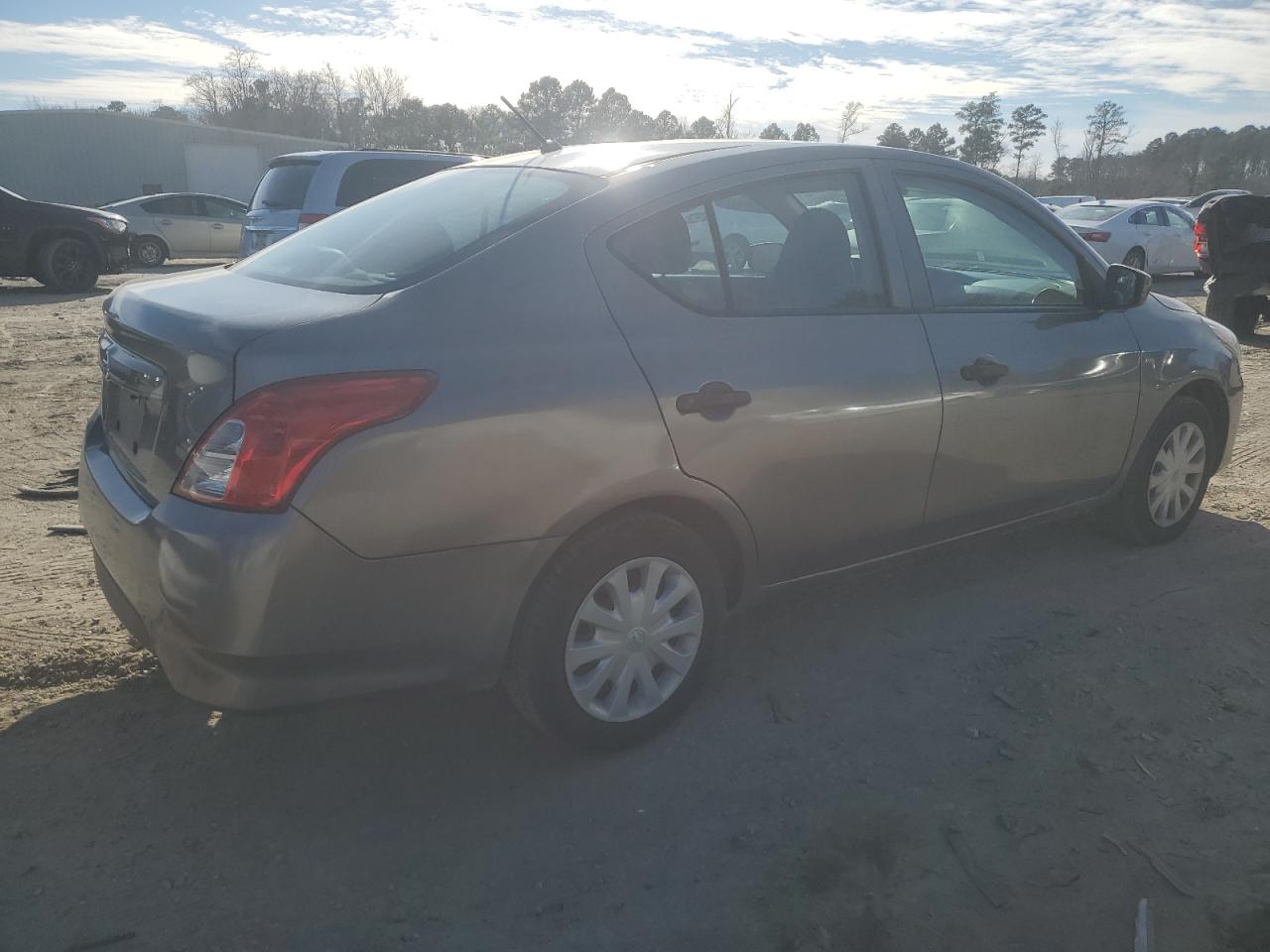 2019 Nissan Versa - Image 3