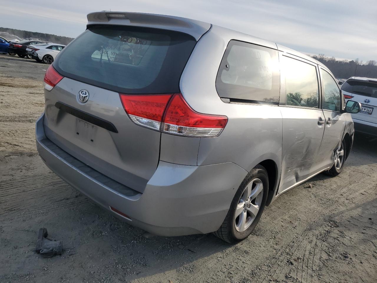 2013 Toyota Sienna - Image 3