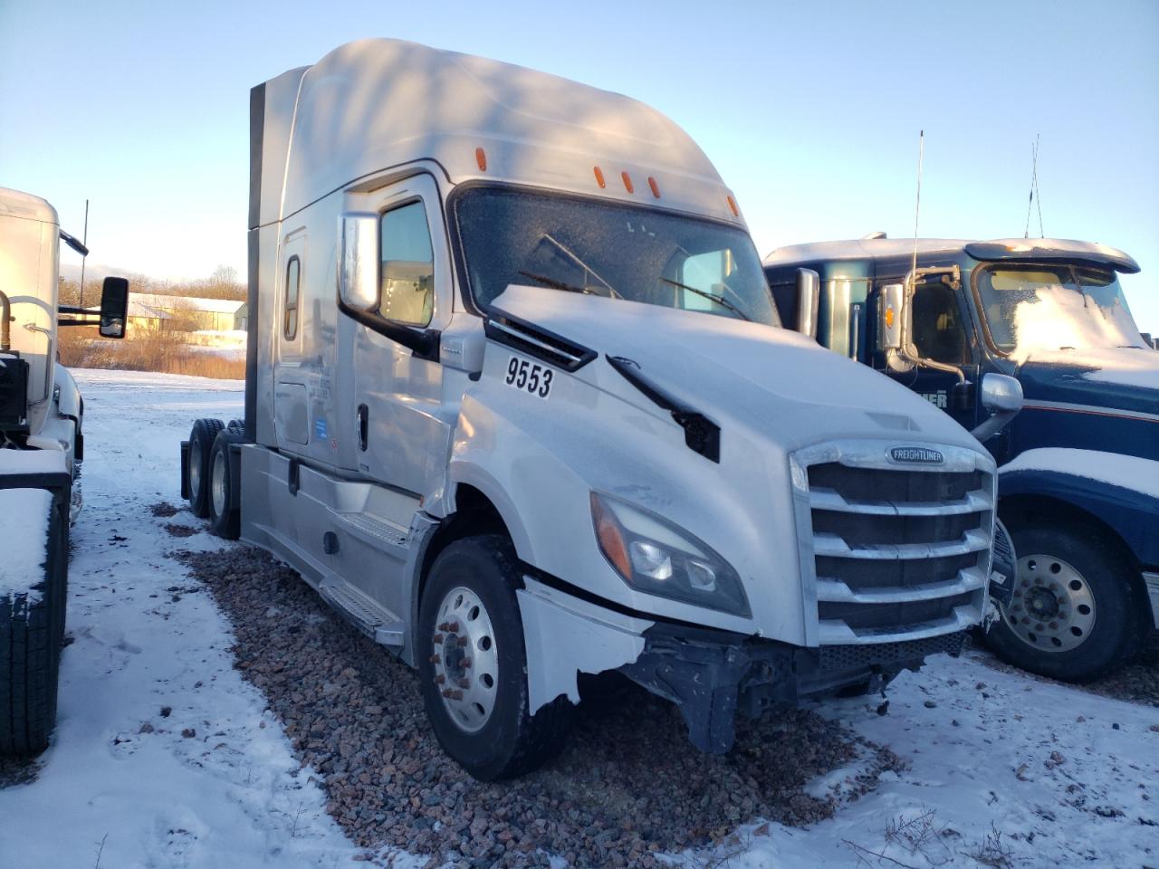 2020 Freightliner Cascadia 126 for Sale in Avon, MN - Front End