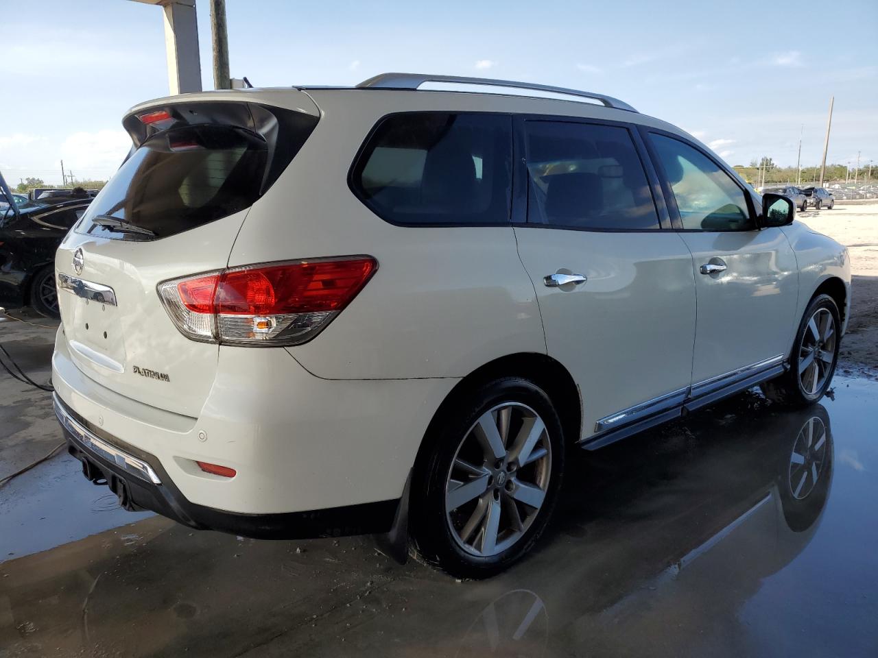 2013 Nissan Pathfinder - Image 3