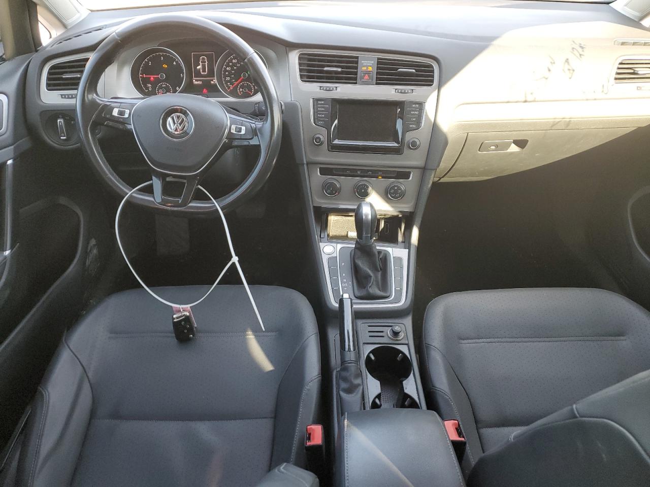 2015 Volkswagen Golf - Image 8