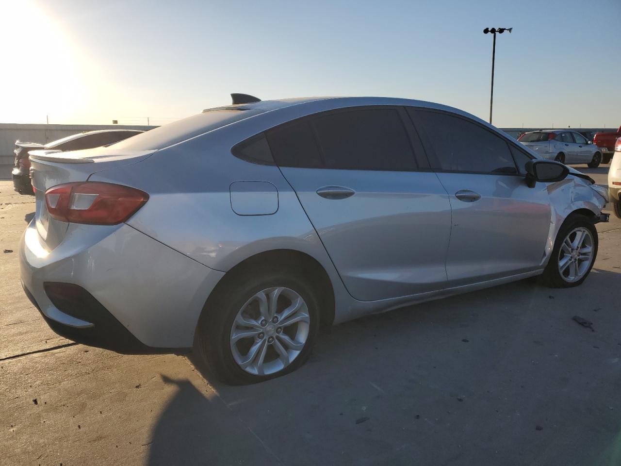 1G1BC5SM9J7236466 CHEVROLET CRUZE 2018