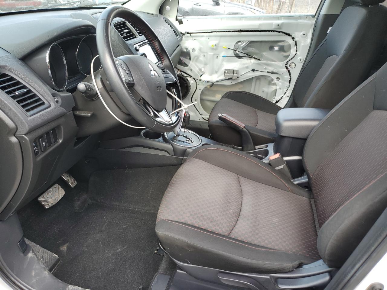 2017 Mitsubishi Outlander - Image 7