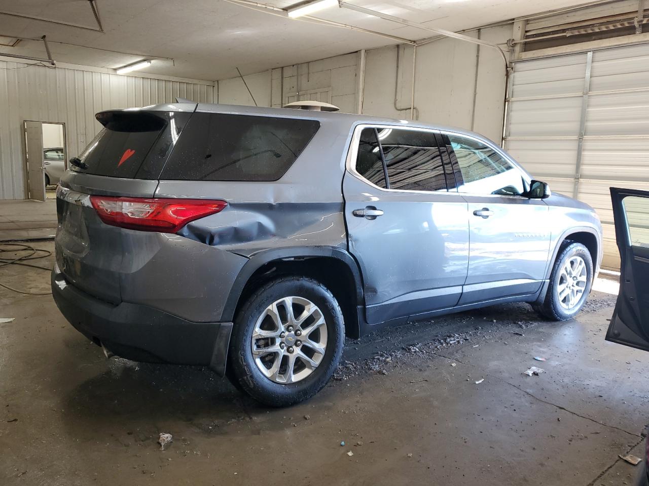 2018 Chevrolet Traverse - Image 3