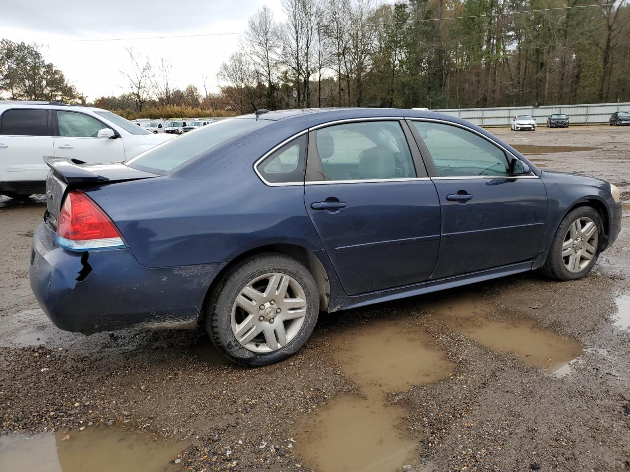 2011 Chevrolet Impala - Image 3