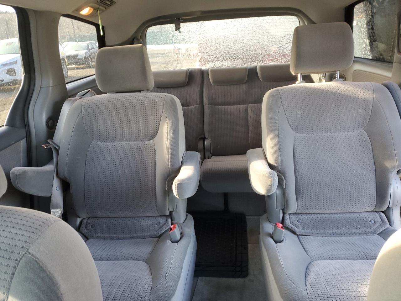 2006 Toyota Sienna - Image 10