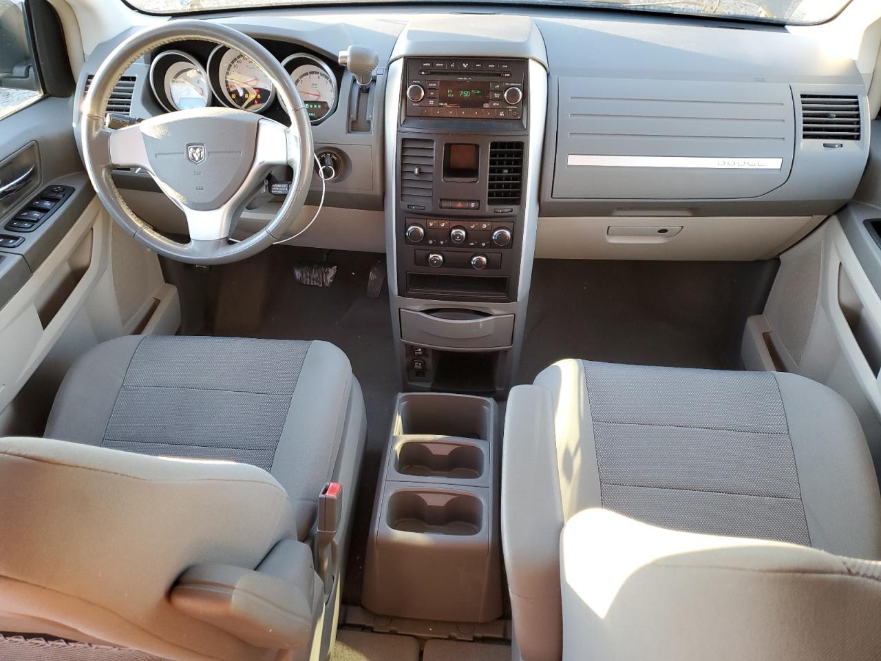 2009 Dodge Caravan - Image 8