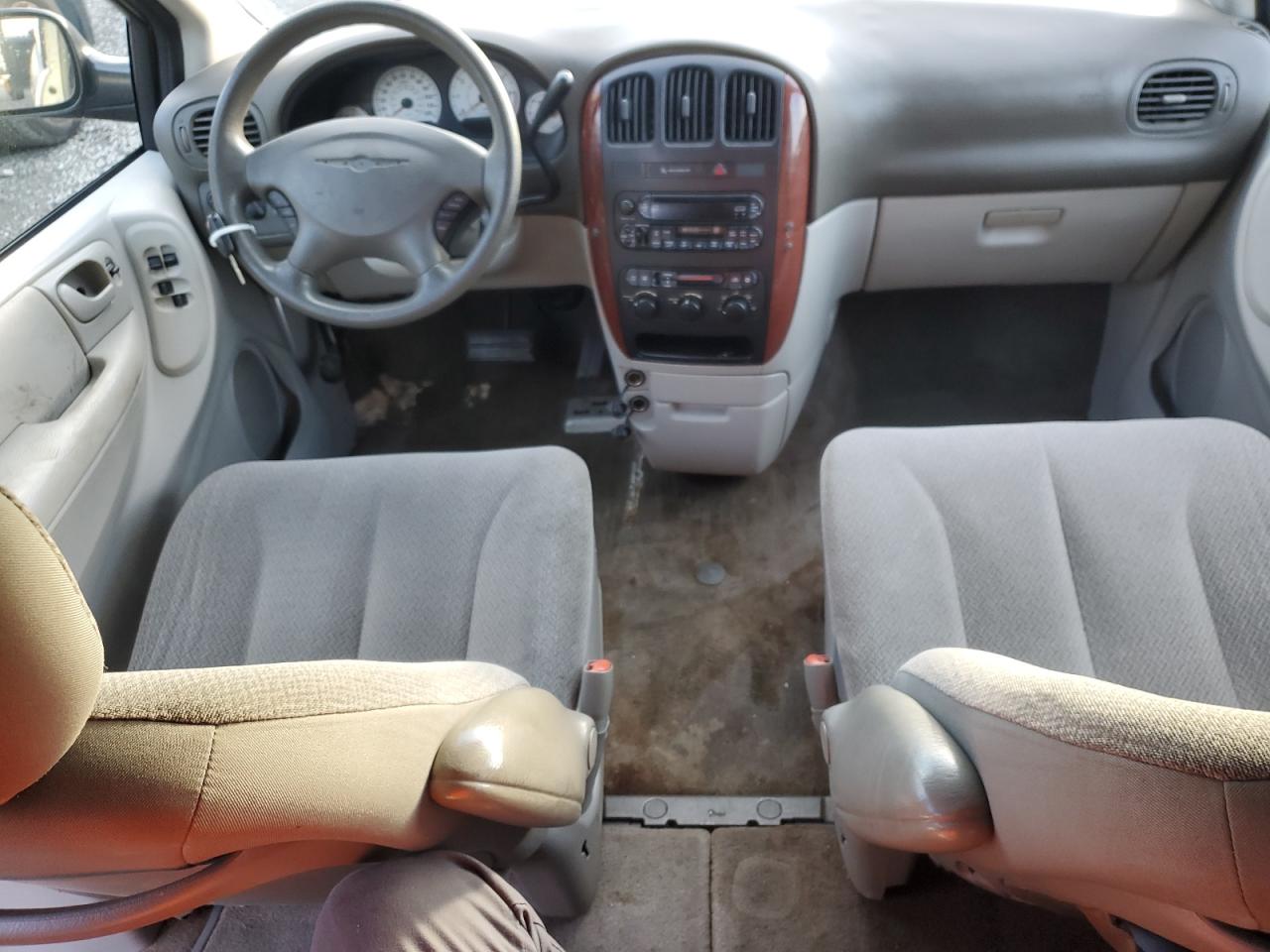 2005 Chrysler Town & Country - Image 8