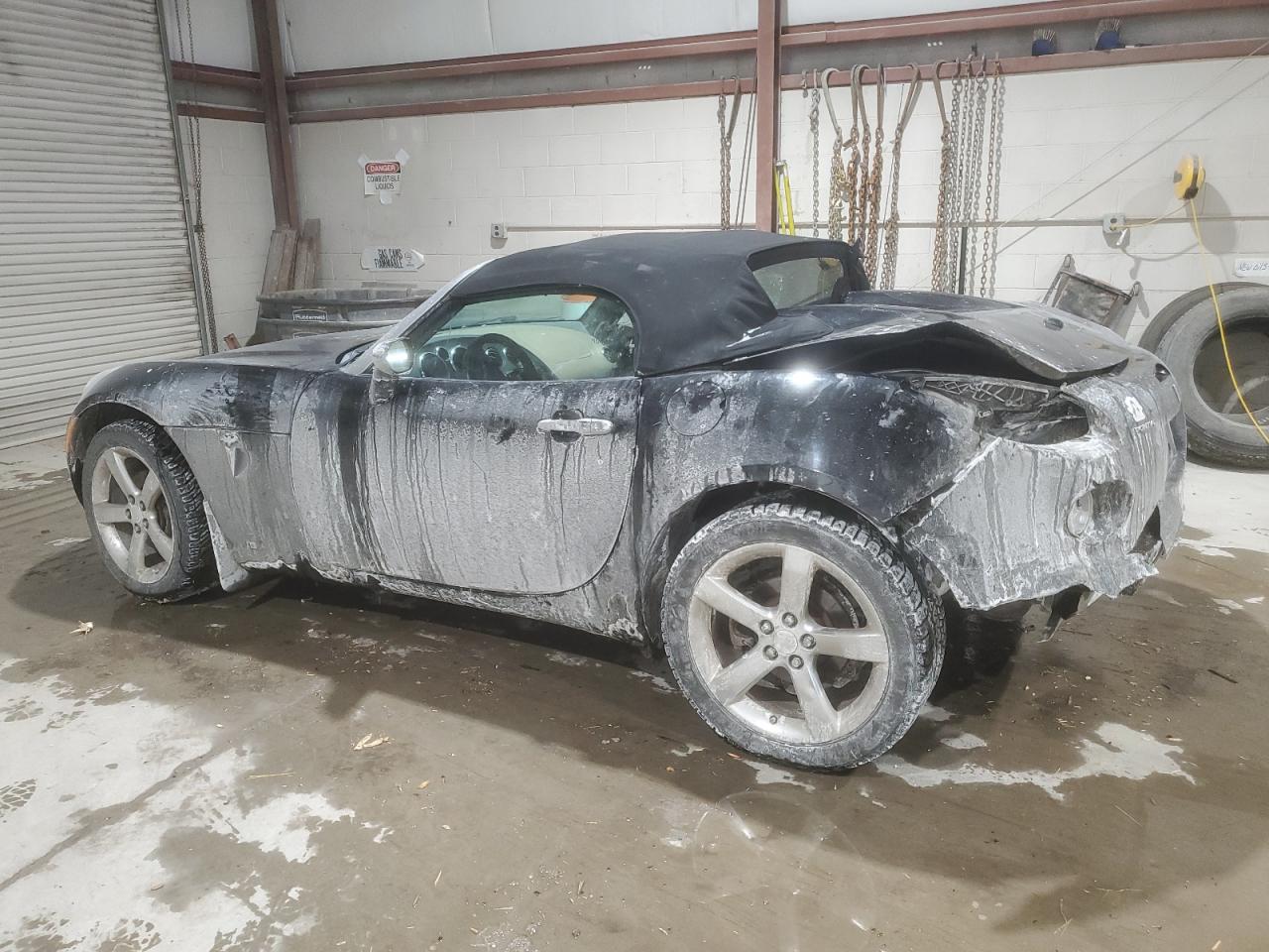 2006 Pontiac Solstice - Image 2
