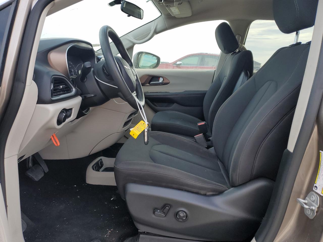 2018 Chrysler Pacifica - Image 7