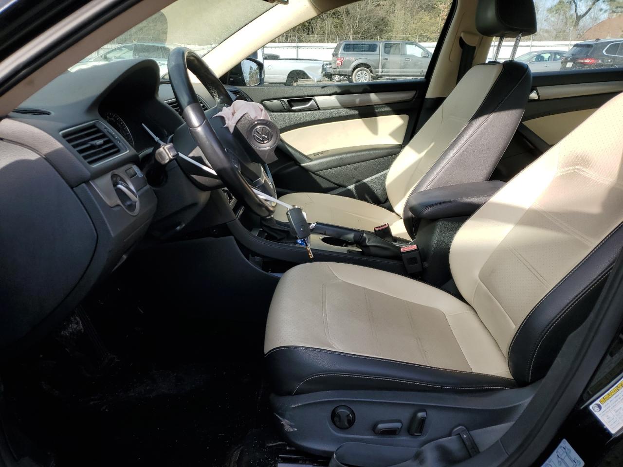 2014 Volkswagen Passat - Image 7