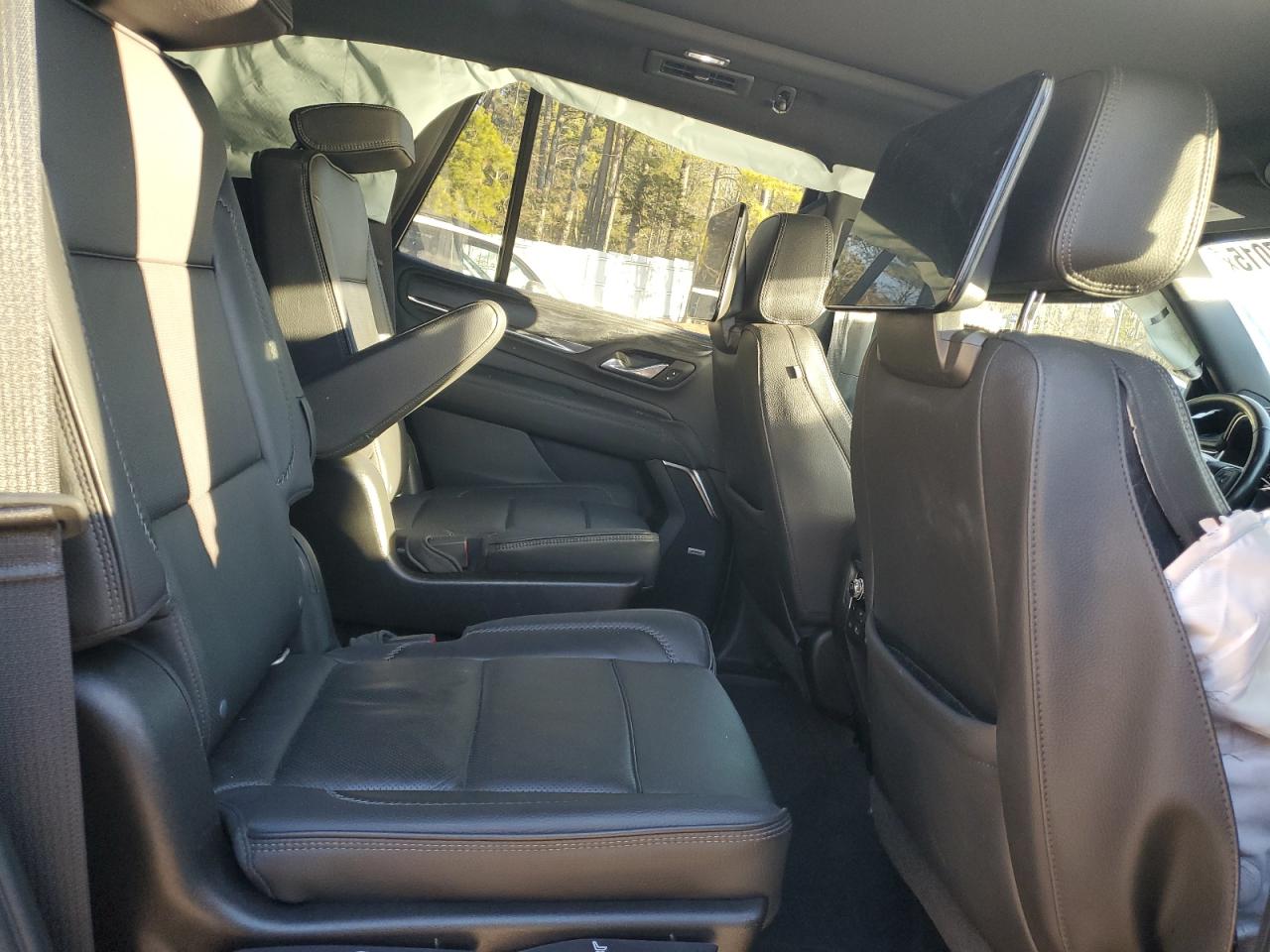 2021 GMC Yukon - Image 11