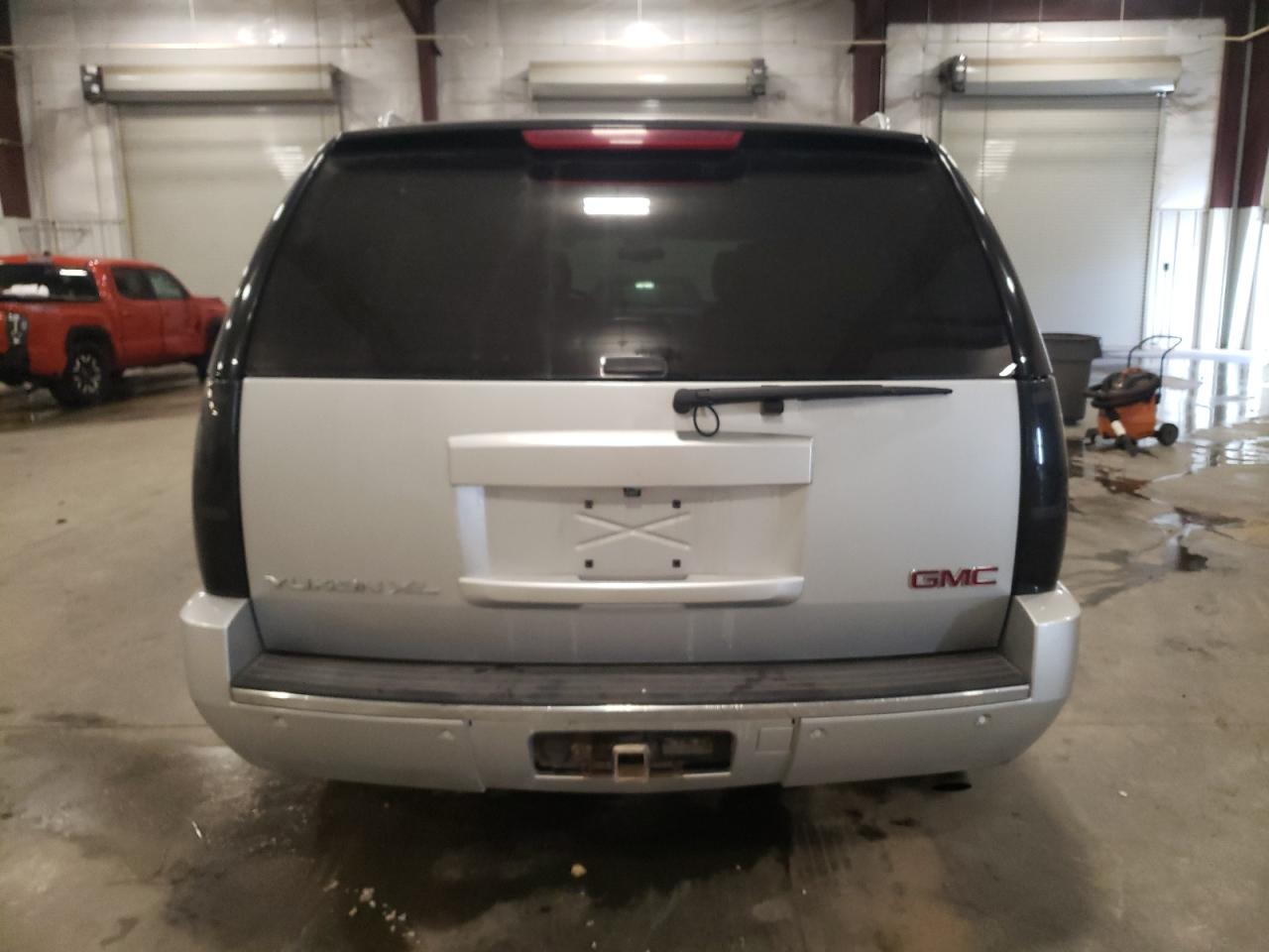 2013 GMC Yukon - Image 6