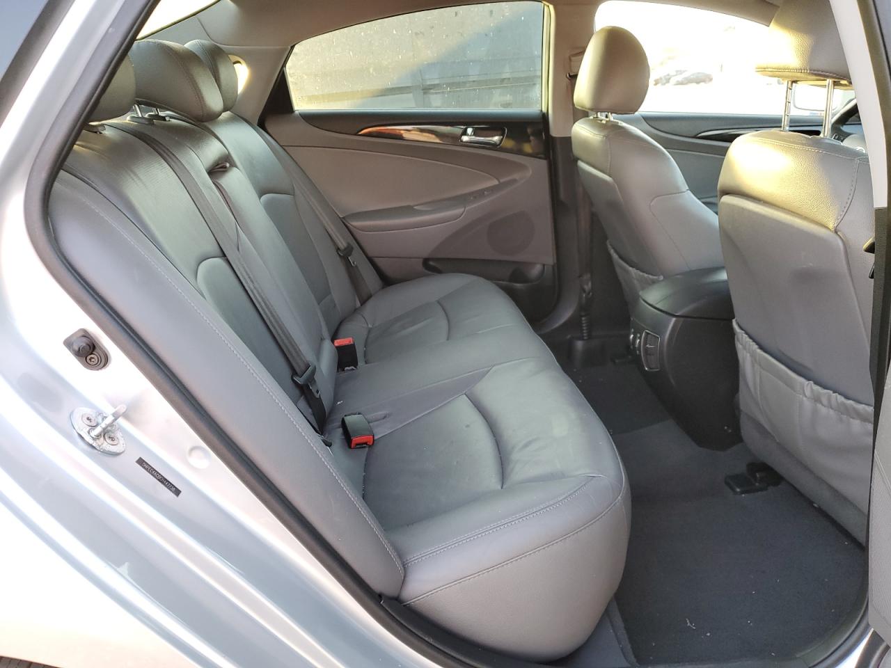 2012 Hyundai Sonata - Image 10