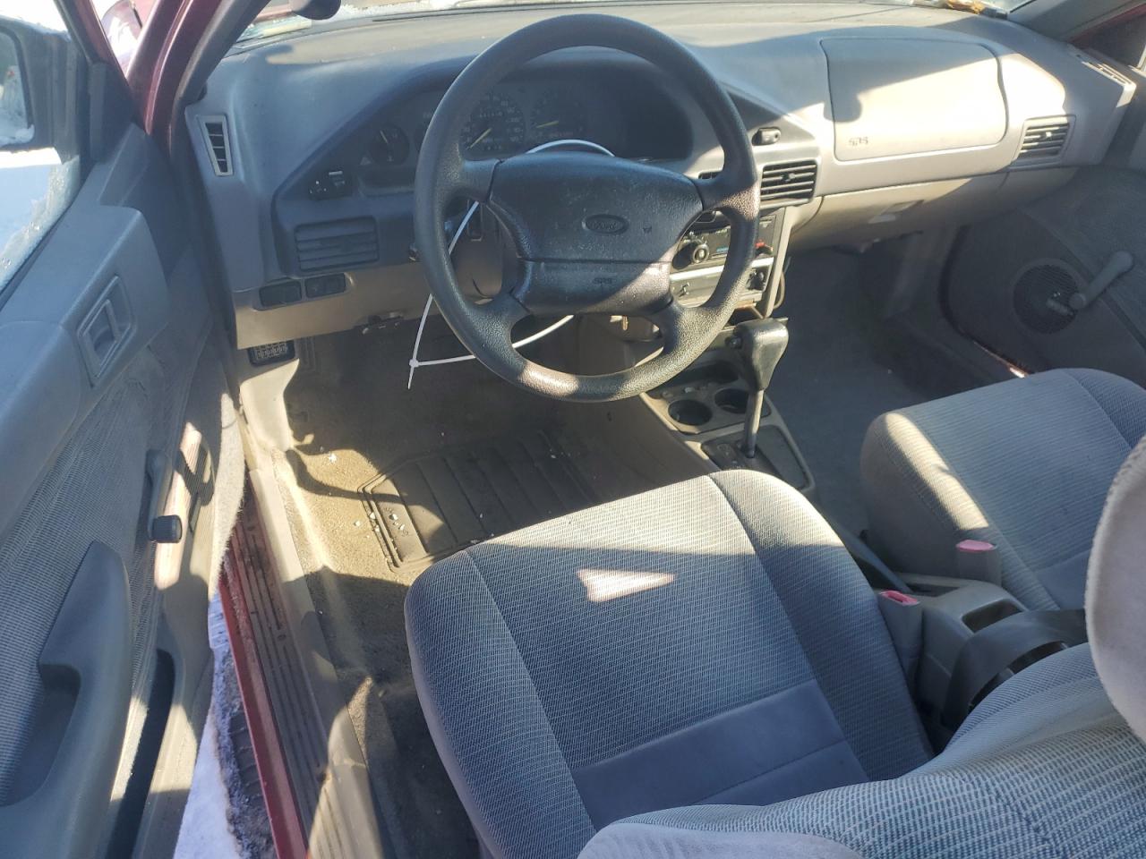 1996 Ford Escort - Image 8