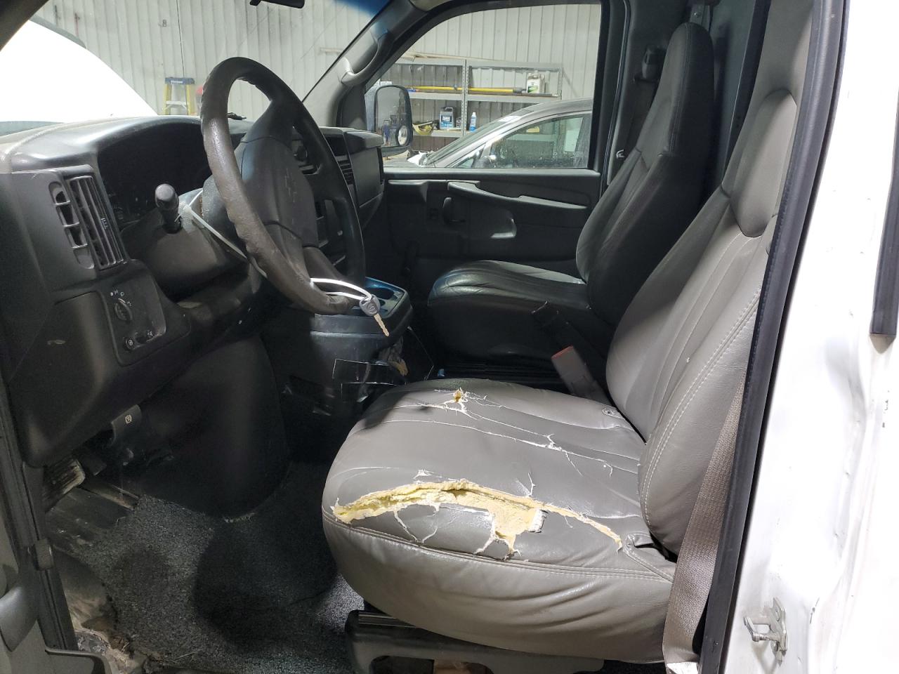 2007 Chevrolet Express - Image 7