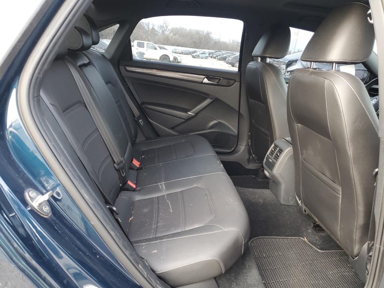 2021 Volkswagen Passat - Image 10
