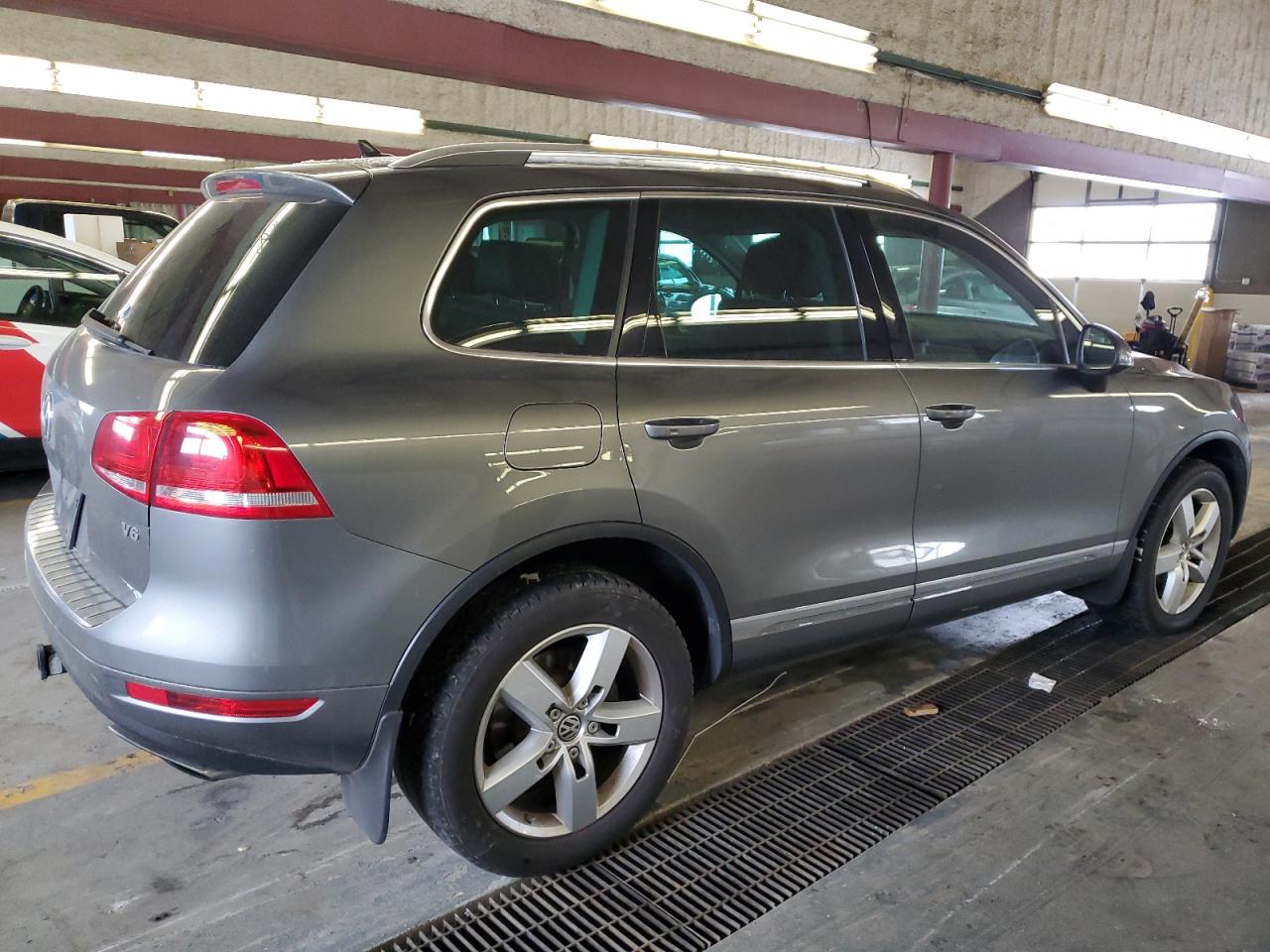 2014 Volkswagen Touareg - Image 3