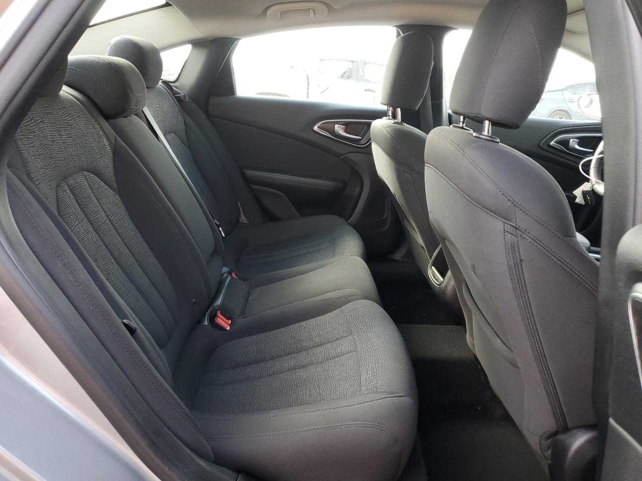 2016 Chrysler 200 - Image 11