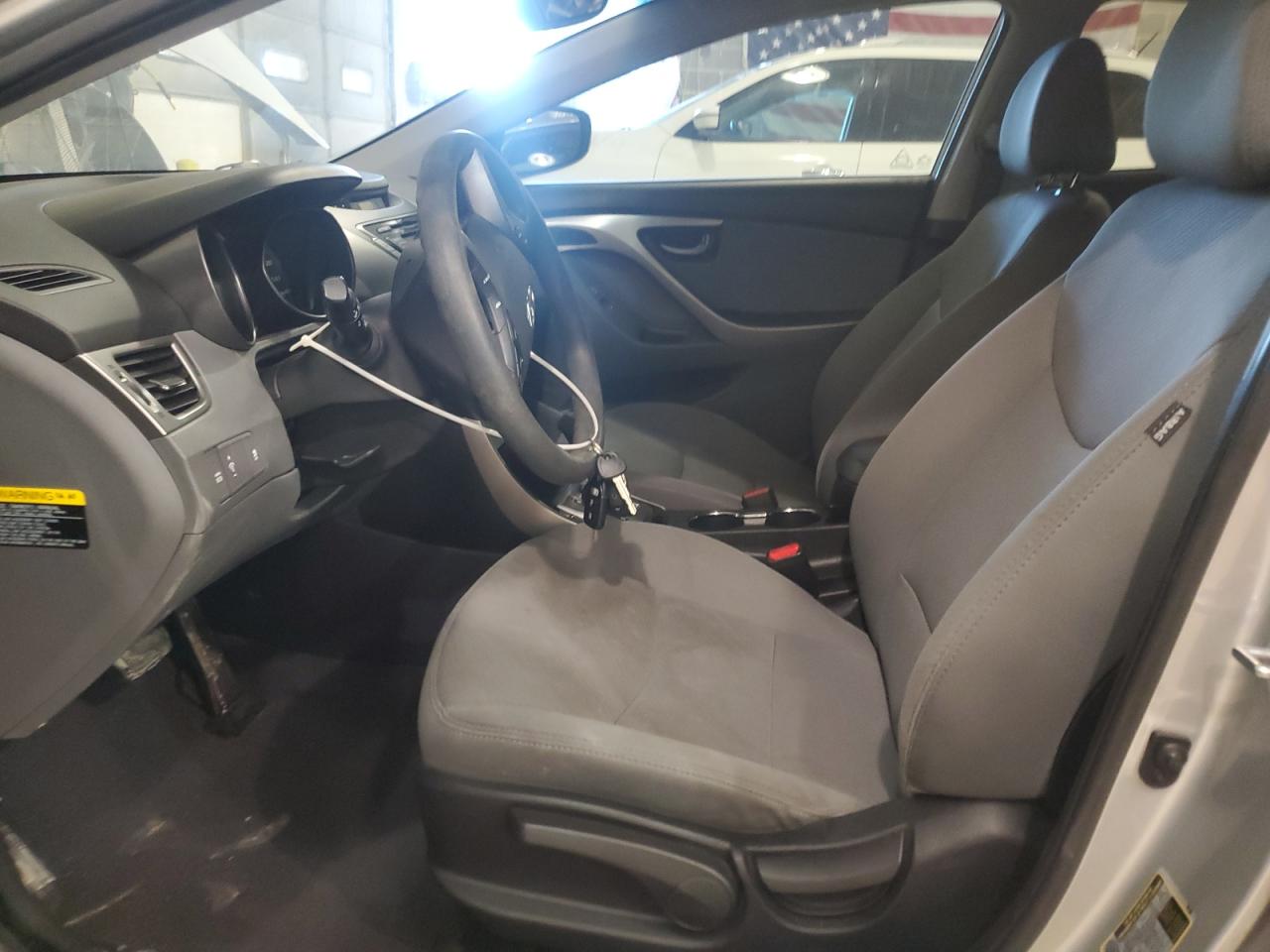 2013 Hyundai Elantra - Image 7
