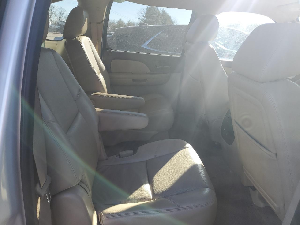 2012 Chevrolet Suburban - Image 11