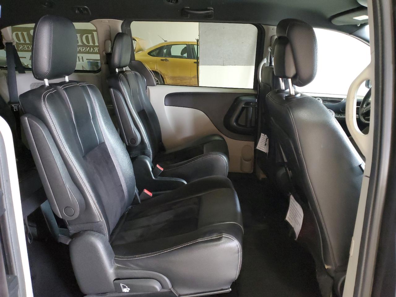 2018 Dodge Caravan - Image 11