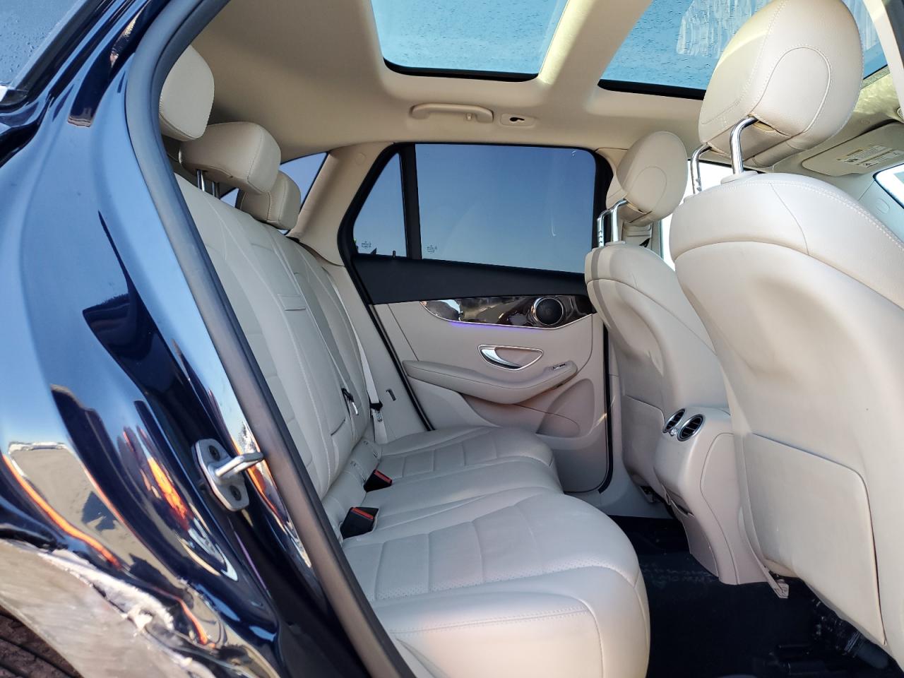 2021 Mercedes-Benz GLC - Image 11