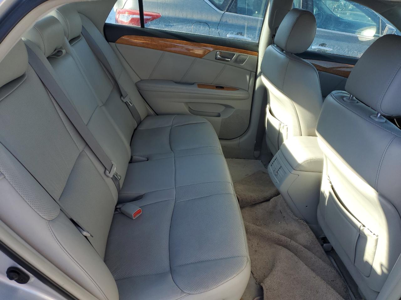 2005 Toyota Avalon - Image 10